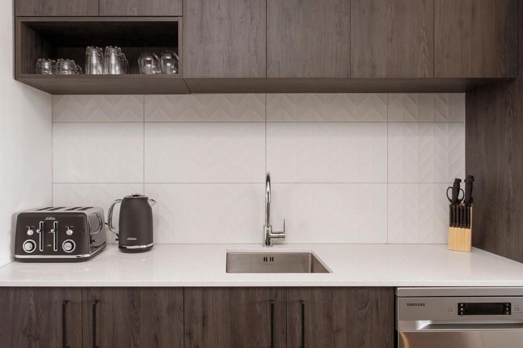 Stylish Brand New Sunny 3Bdrm 3Bth Garage Sleeps 6 Διαμέρισμα Κράισττσερτς Εξωτερικό φωτογραφία