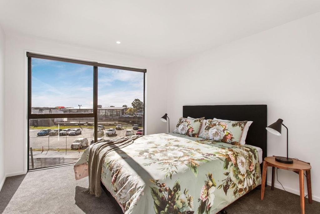 Stylish Brand New Sunny 3Bdrm 3Bth Garage Sleeps 6 Διαμέρισμα Κράισττσερτς Εξωτερικό φωτογραφία