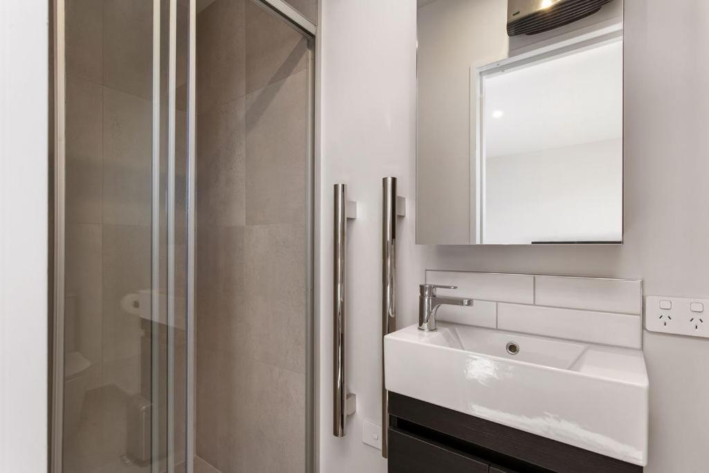 Stylish Brand New Sunny 3Bdrm 3Bth Garage Sleeps 6 Διαμέρισμα Κράισττσερτς Εξωτερικό φωτογραφία
