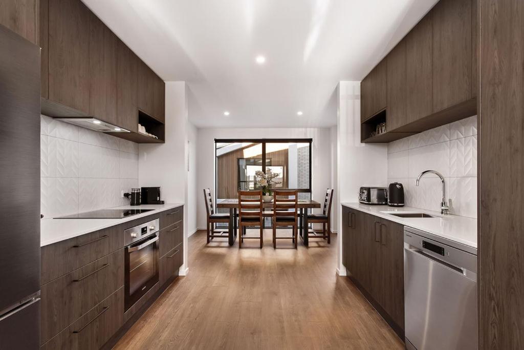 Stylish Brand New Sunny 3Bdrm 3Bth Garage Sleeps 6 Διαμέρισμα Κράισττσερτς Εξωτερικό φωτογραφία