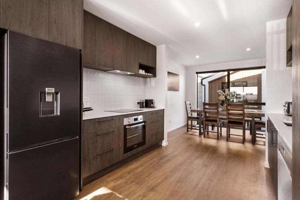 Stylish Brand New Sunny 3Bdrm 3Bth Garage Sleeps 6 Διαμέρισμα Κράισττσερτς Εξωτερικό φωτογραφία